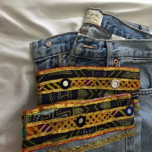 Cache jeans with Embroidery